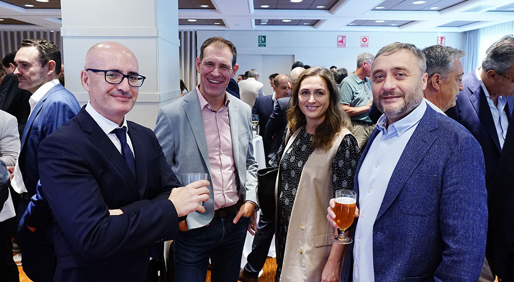 Celestino Gil junto a miembros de AEVAE y AEFA en la edición de los premios FPIA del COIAL