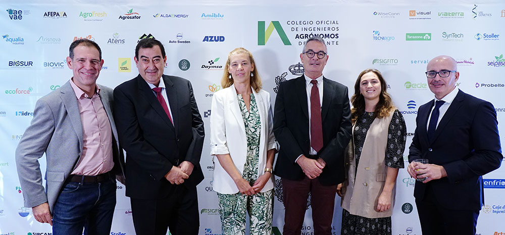 Celestino Gil junto a miembros de AEFA en la edición de los premios FPIA del COIAL